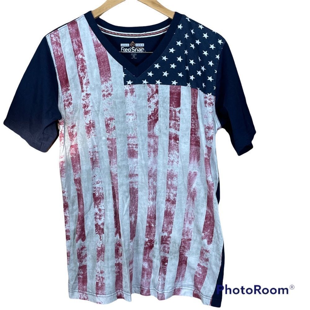 RED SNAP  Vneck American flag tee shirt